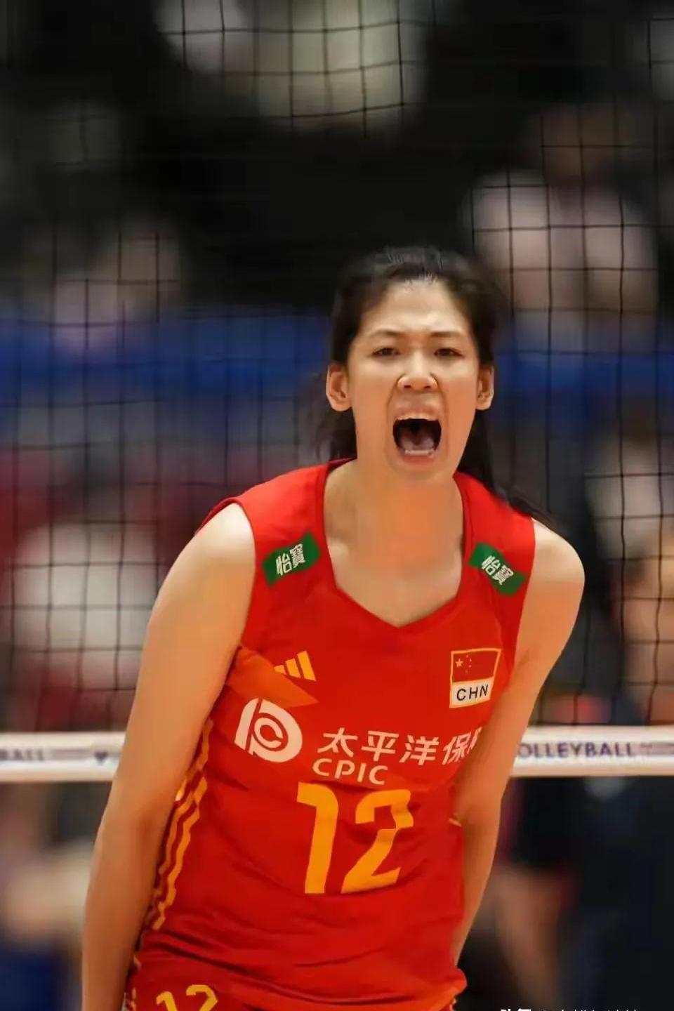 中国女排压哨绝杀湖人，全场沸腾！经典一战再现传奇